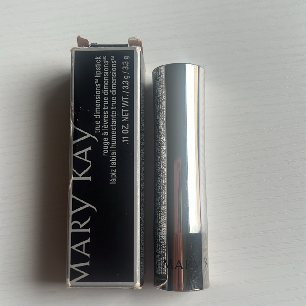 True Dimensions Lipstick Mary Kay NEW